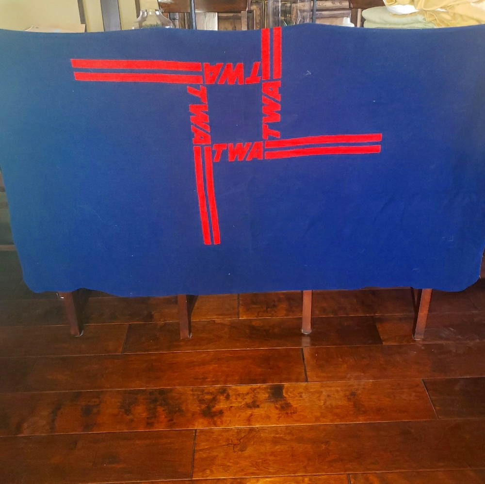 VINTAGE TWA BLANKET